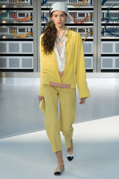 Look 38